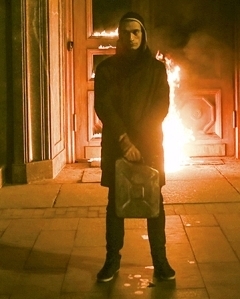 В чьих интересах, вы, господа либералы, создаете этот «новый прекрасный мир без ФСБ и ЦРУ»?